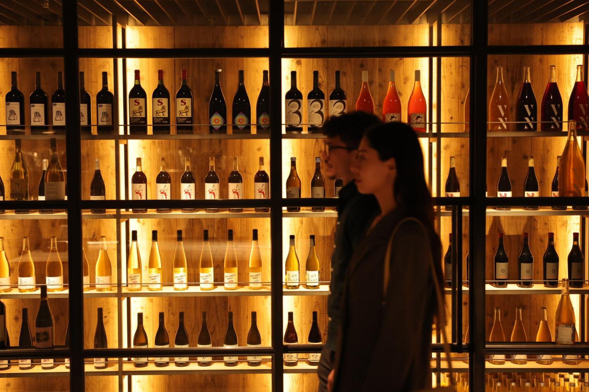 Nohga Hotel Kiyomizu Kyoto Bagian luar foto Wine bottles in a wine shop